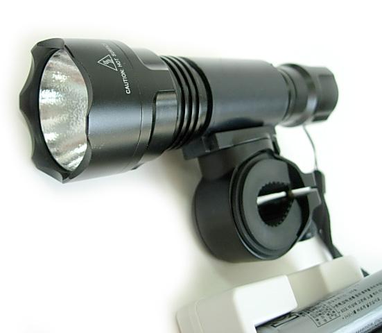 DHsports SCC-P7 rechargable LED torch Lamp Light 700Lumen