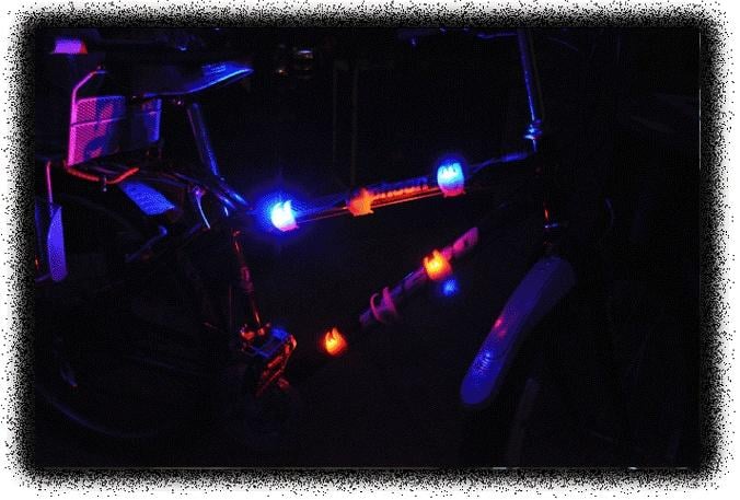 BICYCLE FIETS LAMP SILICON SET 2 LIGHTS RED/BLUE REAR