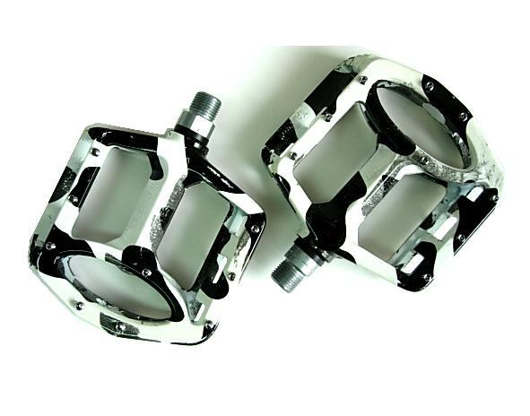 Wellgo BMX MG1 Bike Bicycle Flat Pedals Black/White